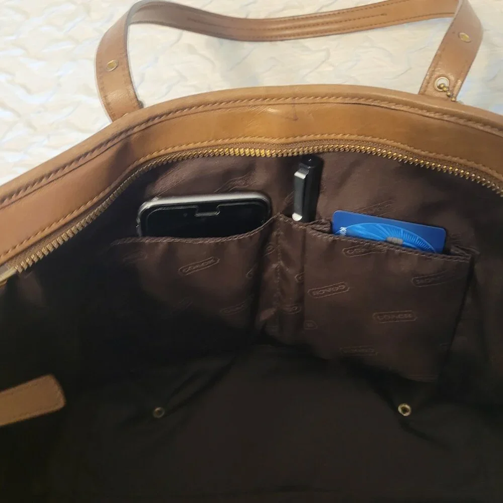 RARE COACH - Vintage Glove-Tanned Cowhide Smooth Leather Legacy Market Tote - Picture 11 of 11